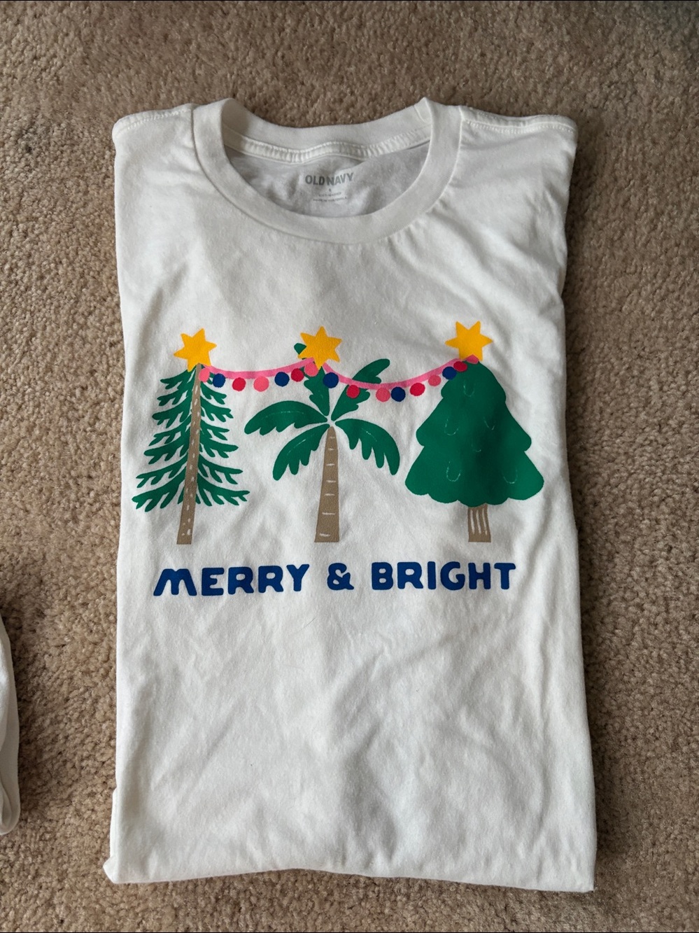 Old Navy White Holiday T-Shirt. Unisex Small. worn 2x